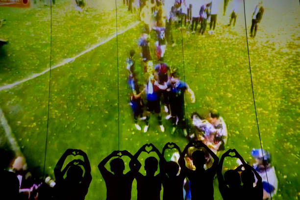 做出艰难抉 做出艰难抉